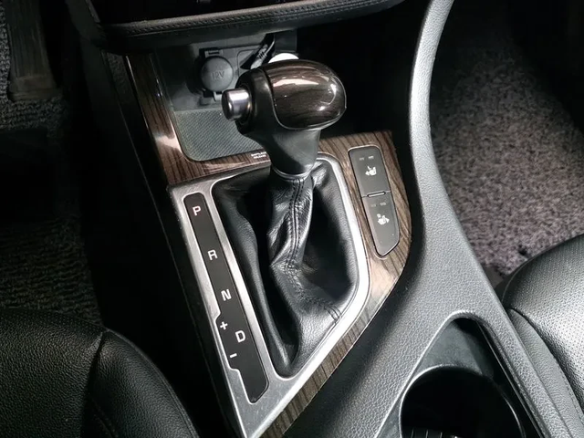 Kia K5 Lpi Luxury - автомобили, коли, обяви за нови и употребявани 8