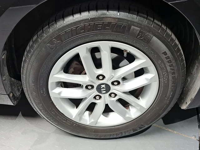 Kia K5 K5 Luxury - автомобили, коли, обяви за нови и употребявани 4