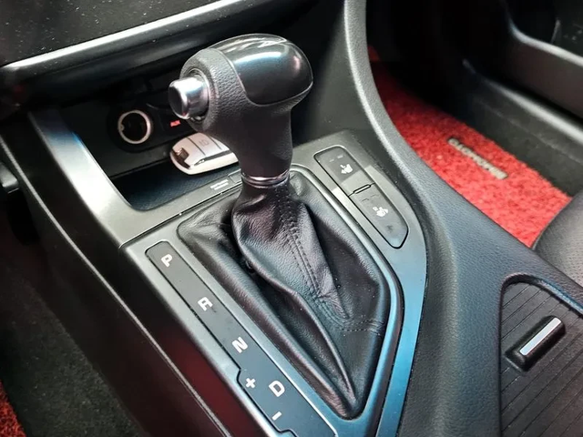 Kia K5 K5 Luxury - автомобили, коли, обяви за нови и употребявани 8