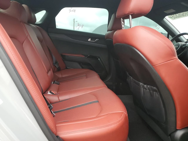 Kia K5 1.6* GT LINE* FULL* РЕАЛНИ КМ! - автомобили, коли, обяви за нови и употребявани 8