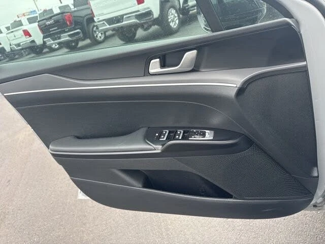 Kia K5 - автомобили, коли, обяви за нови и употребявани 14