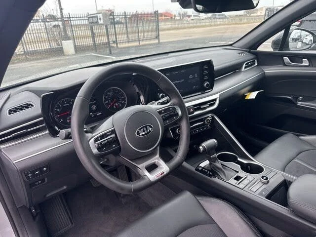 Kia K5 - автомобили, коли, обяви за нови и употребявани 8