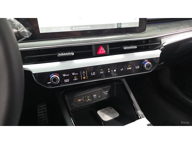 Kia K5 2.0 Signature* КОЖА* НАВИ* ОБДУХВ* 360 - автомобили, коли, обяви за нови и употребявани 14