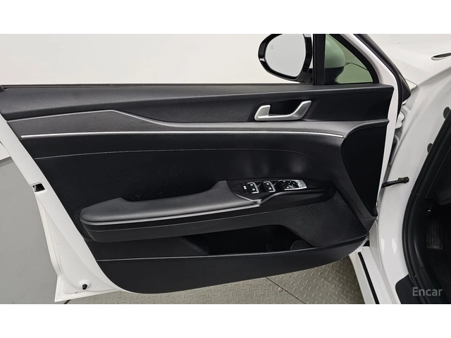 Kia K5 2.0* LPI* PRESTIGE* ПОДГРЕВ* КАМЕРА* LANE* ASSIST* - автомобили, коли, обяви за нови и употребявани 4