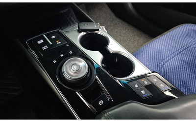 Kia K8 3.5 LPG 2WD Trendy - автомобили, коли, обяви за нови и употребявани 8