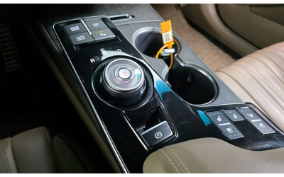 Kia K8 K8 Hybrid Signature - автомобили, коли, обяви за нови и употребявани 8