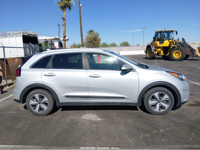 Kia Niro 1.6L I-4 DI, DOHC, VVT, 104HP Front Wheel Drive - автомобили, коли, обяви за нови и употребявани 12