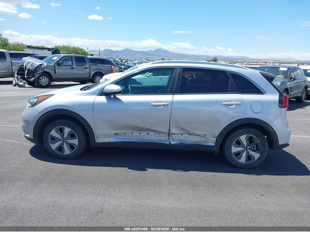 Kia Niro 1.6L I-4 DI, DOHC, VVT, 104HP Front Wheel Drive - автомобили, коли, обяви за нови и употребявани 13