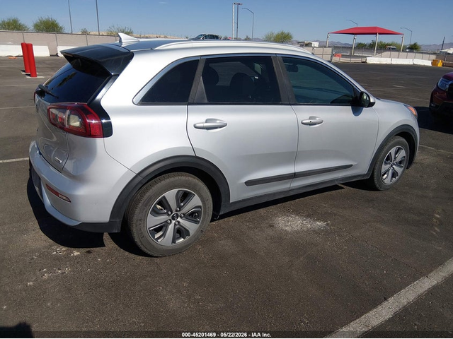 Kia Niro 1.6L I-4 DI, DOHC, VVT, 104HP Front Wheel Drive - автомобили, коли, обяви за нови и употребявани 3