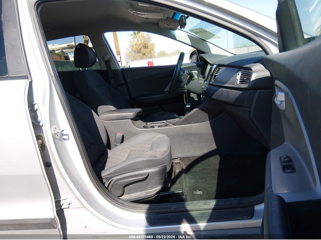 Kia Niro 1.6L I-4 DI, DOHC, VVT, 104HP Front Wheel Drive - автомобили, коли, обяви за нови и употребявани 4