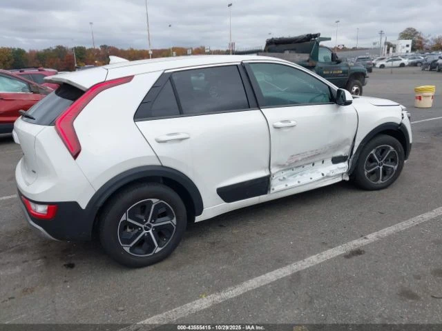 Kia Niro LX - автомобили, коли, обяви за нови и употребявани 3