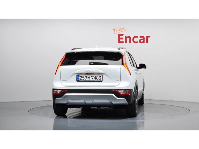 Kia Niro 1.6 Hybrid Trendy | Камера | Отопляем волан - автомобили, коли, обяви за нови и употребявани 3