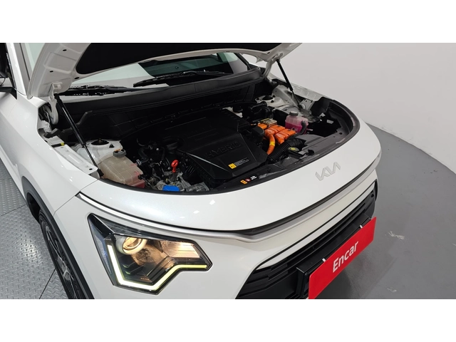 Kia Niro 1.6 Hybrid Trendy | Камера | Отопляем волан - автомобили, коли, обяви за нови и употребявани 4