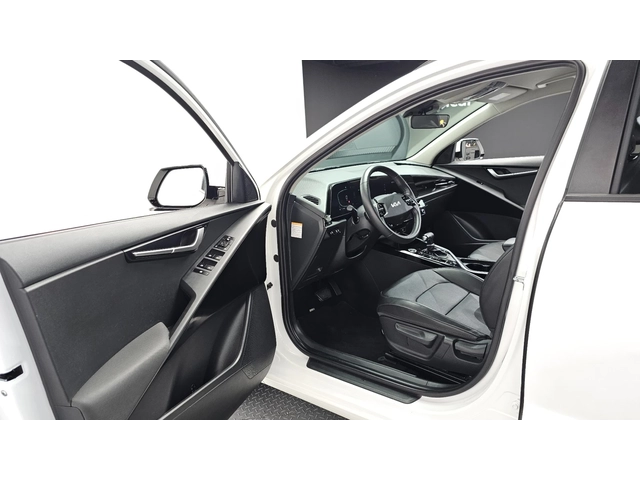Kia Niro 1.6 Hybrid Trendy | Камера | Отопляем волан - автомобили, коли, обяви за нови и употребявани 15