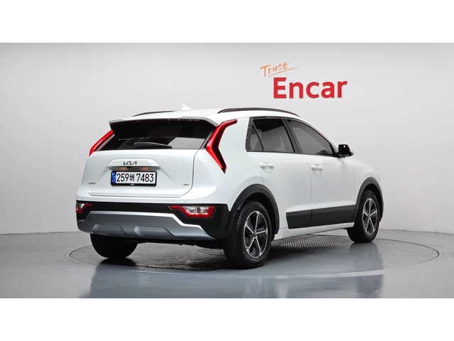 Kia Niro 1.6 Hybrid Trendy | Камера | Отопляем волан - автомобили, коли, обяви за нови и употребявани 1