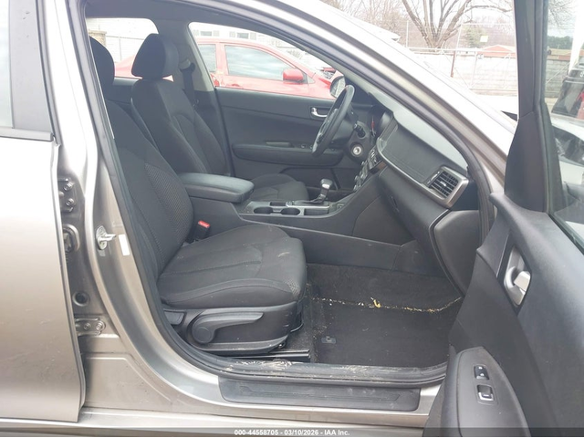 Kia Optima 2.4L I-4 DI, DOHC, VVT, 185HP Front Wheel Drive - автомобили, коли, обяви за нови и употребявани 4