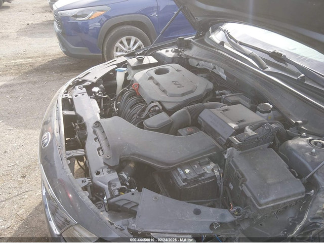 Kia Optima 2.4L I-4 DI, DOHC, VVT, 185HP Front Wheel Drive - автомобили, коли, обяви за нови и употребявани 9