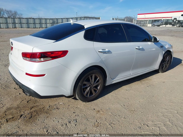 Kia Optima 2.4L I-4 DI, DOHC, VVT, 185HP Front Wheel Drive - автомобили, коли, обяви за нови и употребявани 3