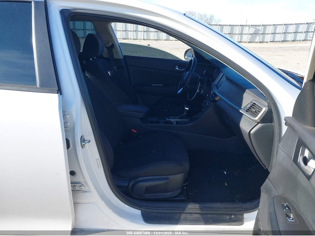 Kia Optima 2.4L I-4 DI, DOHC, VVT, 185HP Front Wheel Drive - автомобили, коли, обяви за нови и употребявани 4