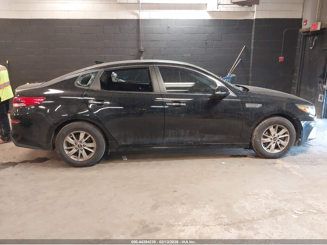 Kia Optima 2.4L I-4 DI, DOHC, VVT, 185HP Front Wheel Drive - автомобили, коли, обяви за нови и употребявани 11