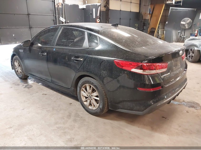 Kia Optima 2.4L I-4 DI, DOHC, VVT, 185HP Front Wheel Drive - автомобили, коли, обяви за нови и употребявани 2