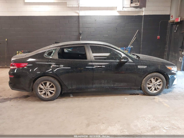Kia Optima 2.4L I-4 DI, DOHC, VVT, 185HP Front Wheel Drive - автомобили, коли, обяви за нови и употребявани 5