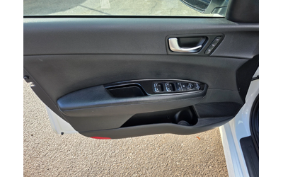 Kia Optima 1.7 CRDI 140k.c EURO 6B - автомобили, коли, обяви за нови и употребявани 8