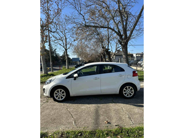 Kia Rio - автомобили, коли, обяви за нови и употребявани 3