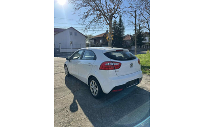 kia-rio - 5