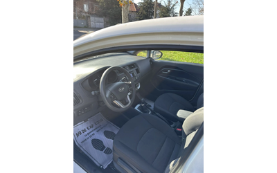 Kia Rio - автомобили, коли, обяви за нови и употребявани 8