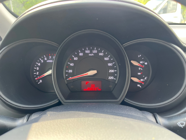 Kia Rio Газ - автомобили, коли, обяви за нови и употребявани 9