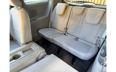 Kia Sedona - автомобили, коли, обяви за нови и употребявани 12