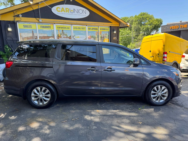 Kia Sedona - автомобили, коли, обяви за нови и употребявани 1