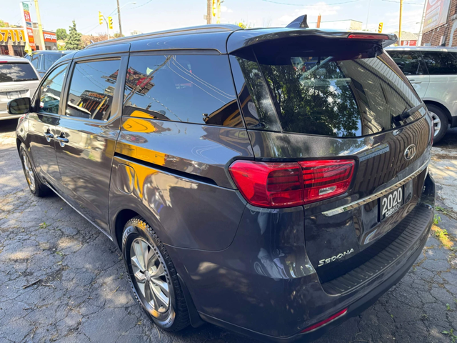 Kia Sedona - автомобили, коли, обяви за нови и употребявани 4