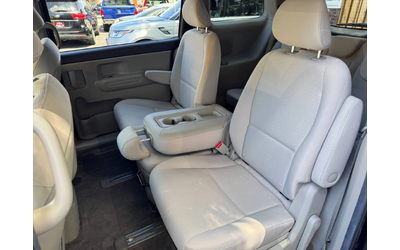 Kia Sedona - автомобили, коли, обяви за нови и употребявани 8