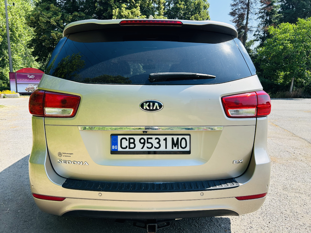 Kia Sedona EX - автомобили, коли, обяви за нови и употребявани 4