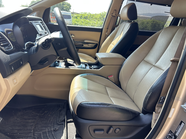 Kia Sedona EX - автомобили, коли, обяви за нови и употребявани 6