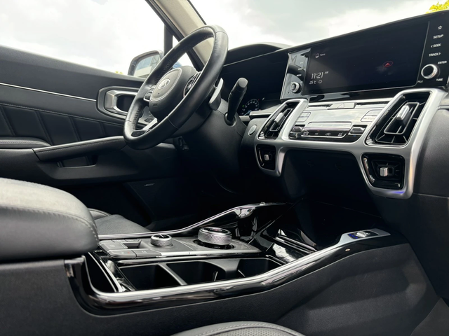 Kia Sorento 6+ 1 1.6Т HEV 4x4 EVOLUTION hybrid Full Panorama - автомобили, коли, обяви за нови и употребявани 7