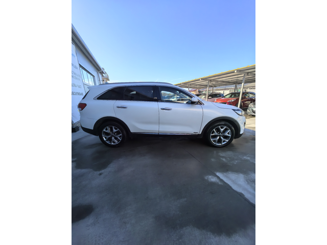 Kia Sorento 2.2 CRDI 4X4 - автомобили, коли, обяви за нови и употребявани 6