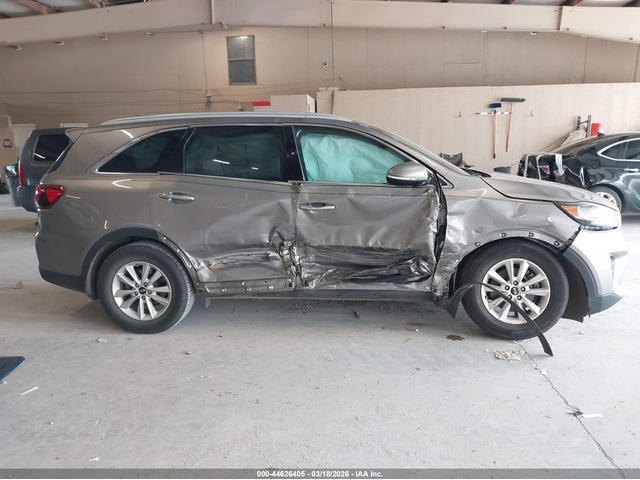 Kia Sorento 2.4L I-4 DI, DOHC, VVT, 185HP Front Wheel Drive - автомобили, коли, обяви за нови и употребявани 12