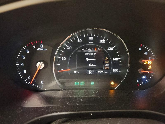 Kia Sorento 3.3L 6 Front-wheel Drive - автомобили, коли, обяви за нови и употребявани 9