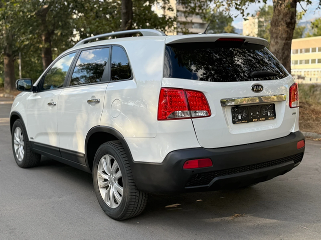Kia Sorento 2.2CRDi* 4x4* Ky-Less* Автоматик* ПАРКТРОНИК* КОЖА - автомобили, коли, обяви за нови и употребявани 3