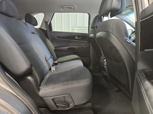 Kia Sorento LX V6 - автомобили, коли, обяви за нови и употребявани 9