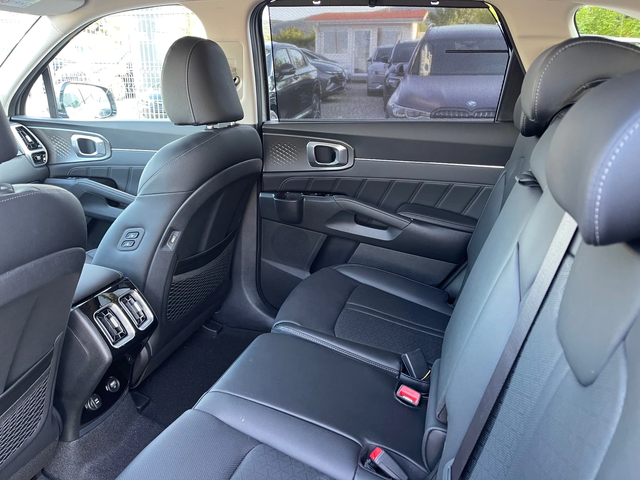 Kia Sorento Hybrid/230ps/6+ 1 - автомобили, коли, обяви за нови и употребявани 11