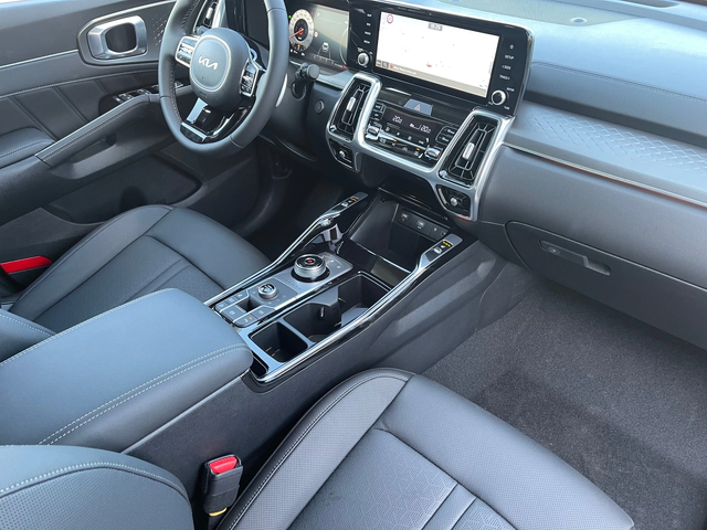 Kia Sorento Hybrid/230ps/6+ 1 - автомобили, коли, обяви за нови и употребявани 12