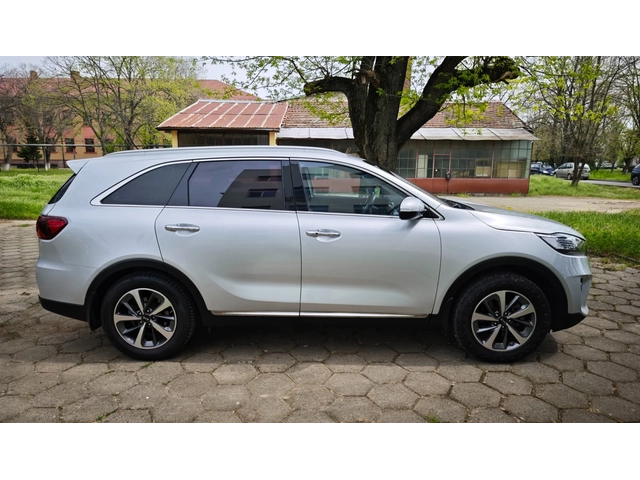 Kia Sorento 2.0 CRDI 4x4 - автомобили, коли, обяви за нови и употребявани 2