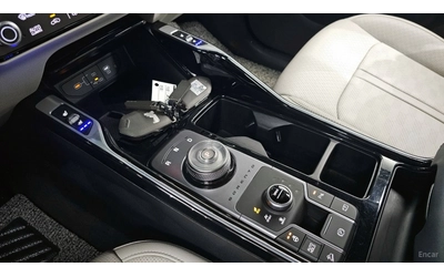 Kia Sorento NOBLESSE* HYBRID* 4x4* 6 МЕСТА* 360* DISTRO* ОБДУХ - автомобили, коли, обяви за нови и употребявани 6