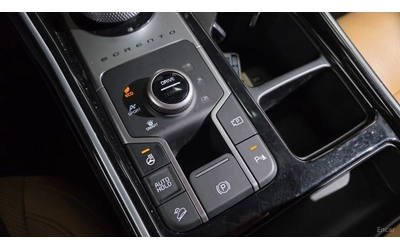 Kia Sorento NOBLESSE* HYBRID* 4x4* 360* 7 МЕСТА* DISTRO* ОБДУХ - автомобили, коли, обяви за нови и употребявани 7