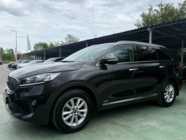Kia Sorento 6+ 1, 2.2 CRDI, AWD - автомобили, коли, обяви за нови и употребявани 0