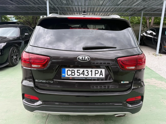 Kia Sorento 6+ 1, 2.2 CRDI, AWD - автомобили, коли, обяви за нови и употребявани 4